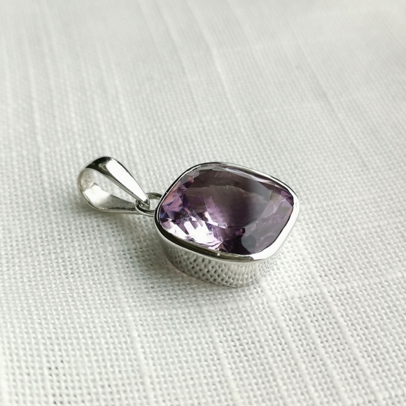 BEAUTIFUL 14ct Brazilian Amethyst in Sterling Silver pendant for necklace - Picture 3 of 11